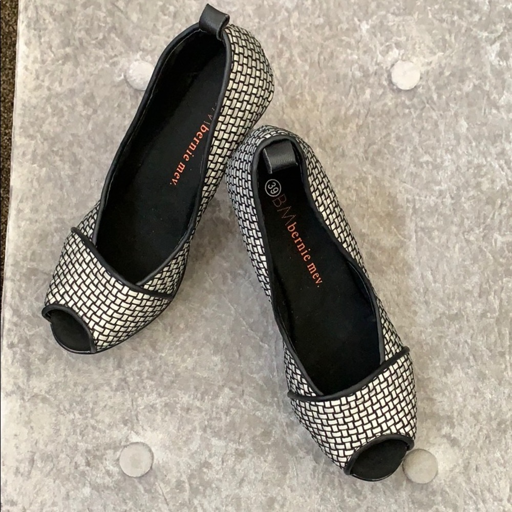 bernie mev “Victoria” black heels